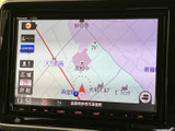 地図上に現在地や周辺の道路、施設名が表示され、目的地までの道順を確認する際に便利です。縮尺や表示内容を見ながら、慣れない場所へのお出かけでも行き先を把握しやすくなっています。