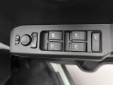 愛知ダイハツのお店では、ダイハツ車を知り尽くしたプロフェッショナルなサービススタッフが、専用の診断機器を使って各システムを点検しております。