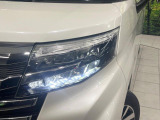 【LEDヘッドライト】悪天候や夜間走行時も良好な視界を確保し安心して運転できる高輝度LEDヘッドライトを装備!点灯速度が早く、消費電力も抑えられています。