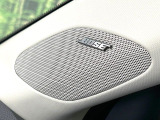 【BOSEサウンドシステム】メーカーオプションの高品位サウンドシステムを搭載。専用のチューニングが施された大小様々なスピーカーから良質なサウンドが奏でられ、臨場感あふれる音響空間を演出します。