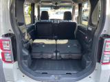 積み下ろしのしやすいデッキにはたっぷりと荷物を積み込んでいただけます。遊びから仕事まで、様々なシーンで頼れます♪