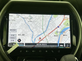 周辺の道路や地名が表示され、現在地と目的地までの道筋を確認しやすい地図画面です。縮尺や案内情報も見やすく、日常のお出かけに役立ちます。