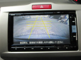 バックカメラの画像です。ガイドラインがスムースな車庫入れをサポートいたします。車庫入れの安心感がアップしますね。