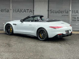 速度可変リアウィング(車内のスイッチで開閉できます):電動オープン(車内のスイッチで開閉できます)