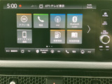 アプリ一覧や電話、FM、Bluetooth Audioなどが画面に並び、使いたい項目を選びやすい構成です。日々の移動中も、好みに合わせた音楽や通話を活用できます。