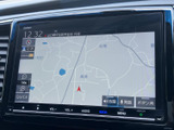 地図を大きく表示でき、周辺の道路や現在地を画面で確認しやすいナビ画面です。目的地までの道順を把握しやすく、初めての場所へのお出かけにも便利です。