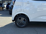 《サポカーSワイド》車両  緊急ブレーキに加え、ペダル踏み間違い加速抑制装置付き車両です。しかも車線逸脱警報や先進ライトが搭載されております。カーパレス福山は自動車事故の無い世の中を願ってます。