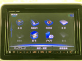 目的地の名称や電話番号、住所などから検索できるメニューを表示。画面上の項目が見分けやすく、目的に合わせて選びやすいため、初めての場所へのお出かけでも便利に使えます。