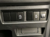 ヘッドライト光軸上下調整機能付き車両です。右側のみ電動スライドドアです。
