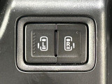 【両側パワースライドドア】スマートキーや運転席のスイッチで後席両側スライドドアの開閉が可能♪電動だから力を入れてドアを開ける必要が無く、小さなお子様でも簡単に開け閉めでき快適です♪