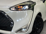 【LEDヘッドライト】悪天候や夜間走行時も良好な視界を確保し安心して運転できる高輝度LEDヘッドライトを装備!点灯速度が早く、消費電力も抑えられています。