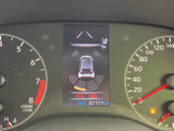 車両後方の状況を画面で確認できるバックモニター。狭い場所での駐車や後退時にも安心です。