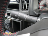 『1台』のお車に対して、3名体制で日々議論を重ね仕入れを行っております。