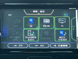 画面上にSDやFM・AM、Bluetooth Audioなどの選択項目が並び、使いたい音源を選びやすい構成です。