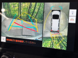 【パノラミックビューモニター】専用のカメラにより、上から見下ろしたような視点で360度クルマの周囲を確認することができます☆死角部分も確認しやすく、狭い場所での切り返しや駐車もスムーズに行えます。