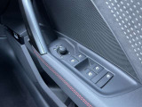 ●スイッチ類・ダイヤル類など細部までこだわりを感じ取れるインテリアです。Audiでは触感開発チームがございます。クリック感は操作する喜びを感じていただけます。