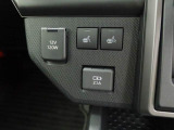 【シートヒーター】運転席と助手席をそれぞれ独立して操作できるため、座る人と室内温度にあわせた快適なシート温度が得られます♪
