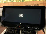【12.3インチワイドナビ】高級感とインパクトのある大型ワイドナビを装備。各種オーディオ操作はもちろん、横長ワイド画面でのマップ2分割表示など、利便性も高いナビです♪