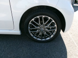 車体にぴったりの純正ホイールです。