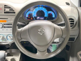 インテリアに合わせたデザインのステアリングは、運転される方のことも考え、運転しやすい形状、大きさです。是非一度、実際に触ってお確かめください。