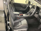 フロントシートです。シートは車両から取り外して徹底洗浄!安心してお座りいただけます!
