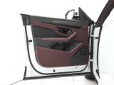 納車前には専門のテクニカルスタッフにより、 厳密な納車前点検を実施しますので、ご安心してお乗り頂けます。