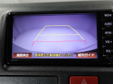 バックモニター装着車は後退時の強い味方です♪車庫入れや縦列駐車の際、後退操作の参考になるガイドラインをナビ画面に表示します。