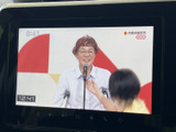 画面表示でテレビ番組を楽しめるため、停車中の待ち時間も車内で過ごしやすくなります。時刻も確認しやすく、日常の移動に便利な装備です。