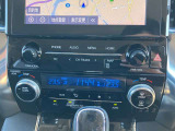 【デュアルオートエアコン】運転席と助手席でそれぞれお好みの温度設定が可能で全席にも最適な空調をお届けします。