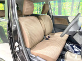 運転席まわりには十分なスペースがあり、大柄な方でもゆったり運転していただける環境です。