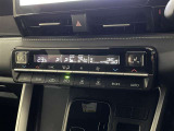 左右独立温度コントロールフルオートエアコンです。運転席、助手席それぞれで独立して温度設定ができます。冷え性の方が乗っても安心ですね♪