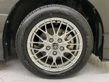 純正のアルミホイール装着。タイヤサイズは205/55R16