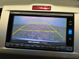 【バックカメラ】リバースにするだけで映ります、後方の安全確認や、狭い駐車場での車庫入れ、雨の日や夜間など視界の悪い時に便利です!安全にバックする為には欠かせない装備です。