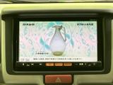 テレビ番組を画面に表示できる装備です。停車中に映像を楽しみたいときに活用でき、車内で過ごす時間の選択肢が広がります。表示内容も画面上で確認できます。