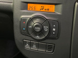 【オートライト】周りの明るさに応じて自動でヘッドライトの点灯・消灯ができる機能です!ライトの付け忘れ・消し忘れなどが無くなり、雨の日や夕方の走行も安心!トンネル通過時も便利ですね♪