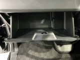 専門業者にて内外装のクリーニングを実施しております!