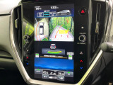 【マルチテレインモニター】車のフロントやサイドのカメラ画像を同時にモニター表示することで、悪路や狭い道を走行時でも周囲の状況確認ができ安心!本格SUVにうれしい装備です♪