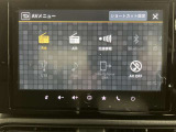 【ディスプレイオーディオ】 ラジオの視聴やBluetooth接続による音楽鑑賞やハンズフリー通話、バックアイカメラ表示などの多彩な機能が利用できます。