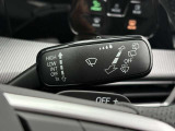 右ワイパーレバーはオートワイパー機能搭載。レバーを一段階上にあげることでオートワイパーが作動。つまみで感度調節が可能です。運転に集中できる便利機能です。