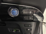 オートマチックハイビームとは、先行車や対向車のライトを認識し、ハイビームとロービームを自動で切り替える機能です。夜道の視界を確保します。詳細は販売店スタッフまでおたずねください。