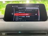 テレビのチャンネル一覧を画面で確認でき、停車時に映像やテレビを視聴できます。番組を選びやすい表示で、休憩時間などに車内で過ごす際にも便利です。