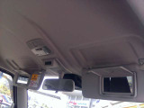 女性の方は必見!運転席と助手席のサンバイザー裏にバニティミラーが付いてます!身だしなみチェックに役立ちます。