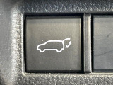 【パワーバックドア】スマートキーや運転席のボタンを押すだけでリアゲートが自動で開閉します!荷物を持っている時や、高い位置にあるバックドアを閉める際に便利な機能です♪