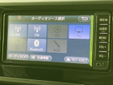 AM・FMやCD、Bluetoothなど、画面からオーディオソースを選べる仕様です。用途に合わせて切り替えやすく、普段のお出かけでも音楽やラジオを楽しめます。