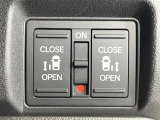 【両側パワースライドドア】スマートキーや運転席のスイッチで後席両側スライドドアの開閉が可能♪電動だから力を入れてドアを開ける必要が無く、小さなお子様でも簡単に開け閉めでき快適です♪