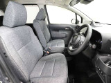ゆったり室内で運転もしやすいです♪使い勝手の良い配置も考えられています!!