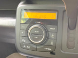 【オートエアコン】一度お好みの温度に設定すれば、車内の温度を検知し風量や温度を自動で調整。暑い&hellip;寒い&hellip;と何度もスイッチ操作をする必要はありません。快適な車内空間には必須の機能ですね♪
