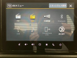 【ディスプレイオーディオ】 ラジオの視聴やBluetooth接続による音楽鑑賞やハンズフリー通話、バックアイカメラ表示などの多彩な機能が利用できます。