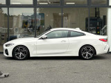 また、BMW正規認定中古車は、エマージェンシーサービスが自動付帯。24時間365日、皆様のカーライフをサポート致します。確かな安心のうえで、「駆けぬける歓び」をご堪能ください。