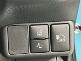 今では必須となっているトヨタ安全装置付き車両です!衝突軽減ブレーキ・車線はみだしアラート・日が落ちてくると自動でにライトが点灯するオートライトも完備しております!なんどもう一つ・・・